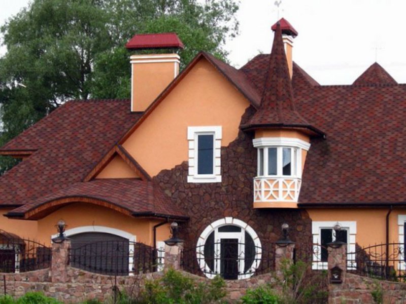 Чем лучше покрыть крышу дома и дешевле
