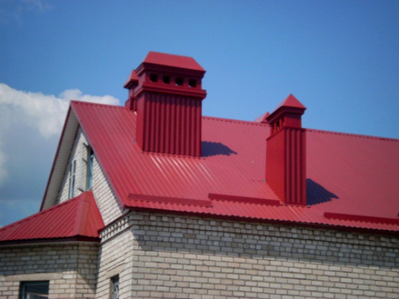 Как выглядит крыша из профнастила