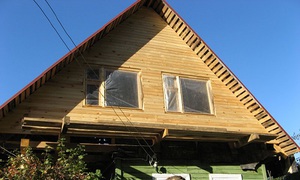 Деревянный дом с фронтоном