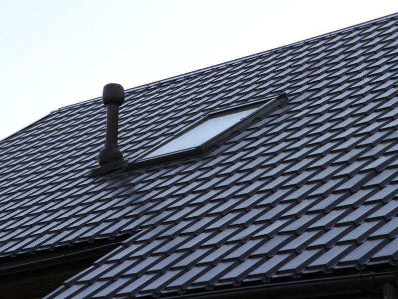 Крыша, покрытая металлочерепицей Каскад 5