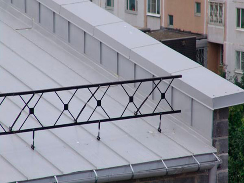 Описание сложного вида приспособления безопасности на крыше